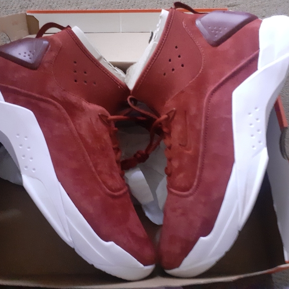 Nike Hyperdunk Shoe - Picture 7 of 9